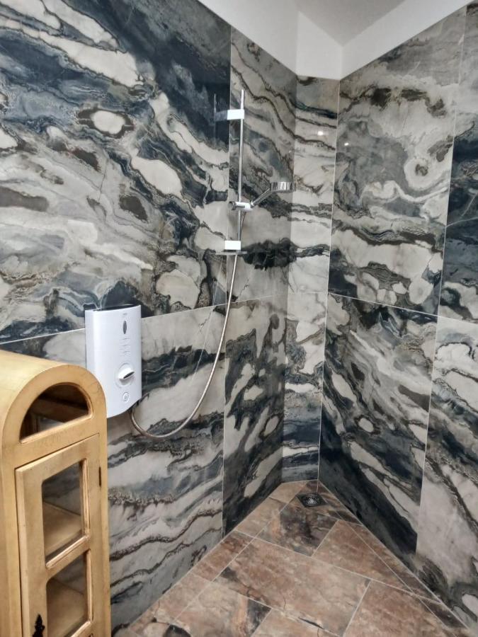 Self Contained Ground Floor Bedroom With Ensuite Wet Room Continental Breakfast Included Parking For 1 Car Outside Heanor Exterior foto