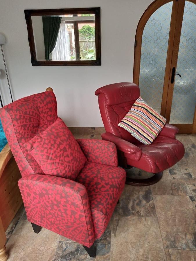 Self Contained Ground Floor Bedroom With Ensuite Wet Room Continental Breakfast Included Parking For 1 Car Outside Heanor Exterior foto