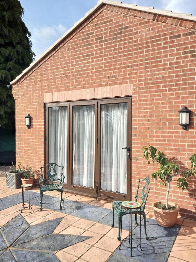 Self Contained Ground Floor Bedroom With Ensuite Wet Room Continental Breakfast Included Parking For 1 Car Outside Heanor Exterior foto